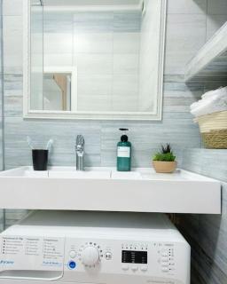 57 Гармония гор и реки, апартаменты недалеко от центра с видом на горы - 1