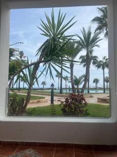 Your Coastal Escape Awaits! Beachfront Bliss 30 second walk to the beach! - Mʼdik - 6