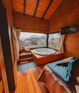 Chalé com Hidromassagem e Vista Para as Montanhas - Águas Brancas - 4