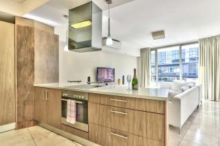 Cozy Apartment, WiFi, Centrally Located - 3