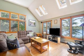 Amazing Location Lakefront Waterside Deck - Chatham - 3