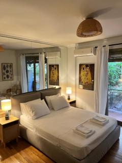 Quiet Apartment with Garden View in Kolonaki - 9