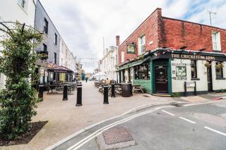 Compact & Bright Studio Flats! Comfortable Stay - Southampton - 2
