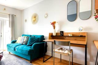 Beautiful & Cosy Harbourside Apartment - Free Parking - 2