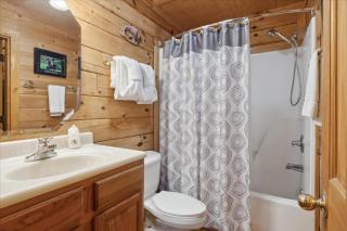 Whispering Oaks – Your Tranquil Smoky Mountain Retreat - 7