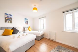 City Centre Escape with LARGE Terrace, Sleeps 7 - Galway - 2