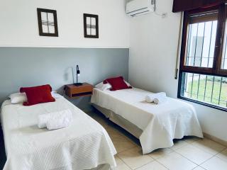 Casa con quincho, garaje y ubicación inmejorable - Córdoba - 0
