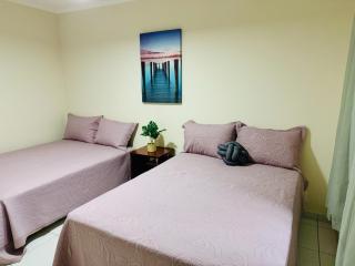 Casa de Praia com Piscina, quintal, lazer e churrasco, 3 quartos com ar condicionado, sendo 2 suites para sua familia! - Guarapari - 2