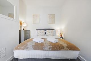 Miranda House - Air Host & Stay - Sleeps 7 - Liverpool - 9