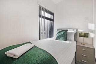 Miranda House - Air Host & Stay - Sleeps 7 - Liverpool - 7