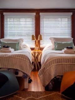 19th Century 'Cleveland Double' - Walk To Beach - 1