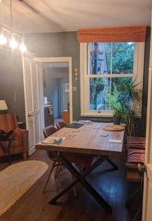 Cozy Victorian Cottage near town-pretty and modernised - 2