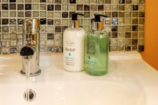 Carloway Self Catering, 5A Upper Carloway, Isle of Lewis, Outer Hebrides - Off grid, outdoor, wood fired hot tub and infra red sauna - 7