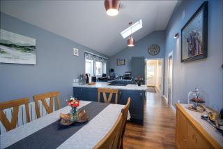 Carloway Self Catering, 5A Upper Carloway, Isle of Lewis, Outer Hebrides - Off grid, outdoor, wood fired hot tub and infra red sauna - 5