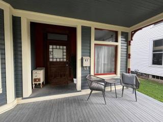 Eighty Three-Historic Downtown - 5