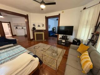 Eighty Three-Historic Downtown - 2