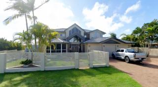 Tranquil Getaway With Pool, Outdoor Kitchen and Bar - Hervey Bay - 0