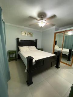 A Cozy 2 Bedroom Apartment - Kingston - 4