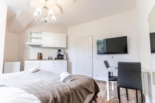 Trendy Studio near Westbahnhof with Kitchenette & Smart TV - Vienne - 7