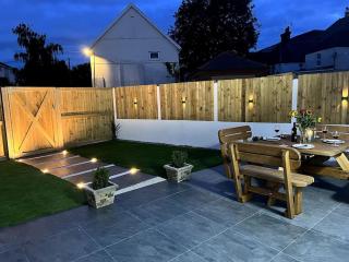 Centrally Located Double BedFlat - 7