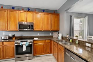 Luxury 5BR Villa Near Disney, Private Pool & Game Room - Orlando - 1