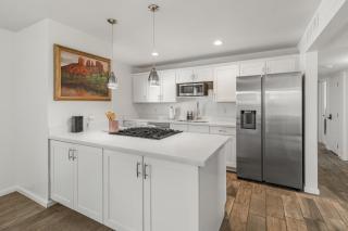 NEW Modern Tempe Home with Pool 4bd 2ba - Tempe - 6