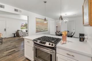 NEW Modern Tempe Home with Pool 4bd 2ba - Tempe - 3