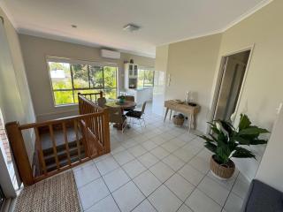 Townhouse on the Esplanade - Hervey Bay - 3