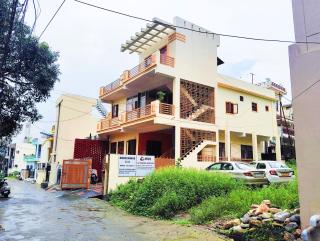 Doon Niwas Homestay Two- Bedroom 1st Floor- Mountain view, near main Picnic Spots, comfortable peaceful central Family-friendly - 7