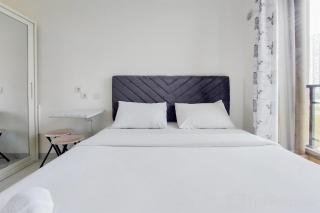 Fully Furnished with Cozy Studio Sky House BSD Apartment By Travelio - 0