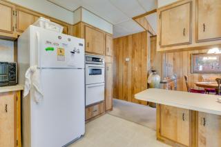 2 Mi to Lake Havasu Pet-Friendly Home with Grill! - 6