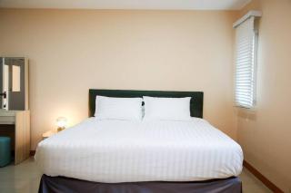 Near BTS Bearing Skytrain- Homey living Townhome - 4 Bedrooms - Bangkok - 9