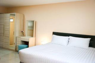 Near BTS Bearing Skytrain- Homey living Townhome - 4 Bedrooms - Bangkok - 2