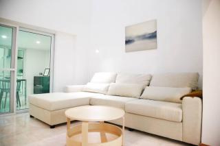 Near BTS Bearing Skytrain- Homey living Townhome - 4 Bedrooms - Bangkok - 1