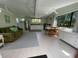 Olive Grove Cottage - Whangarei Holiday Home - Pataua - 4
