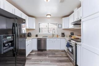 Modern 4BR Home, Central Las Vegas Location - Las Vegas - 6