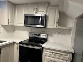 Cozy Home away in Ajax 2 BR 1 bath 4 guests - 3