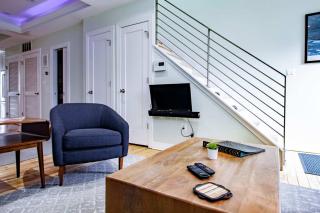 MODERN HOME NEAR CAPITOL HILL - Walk to METRO subway - 9