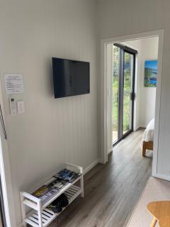 Te Henga Hideaway - Bethells Beach - 3