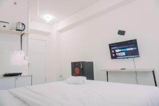 Good Deal and Nice Studio Green Pramuka City Apartment By Travelio - Jakarta - 7