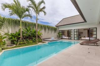 Modern Berawa villa in Canggu - 8