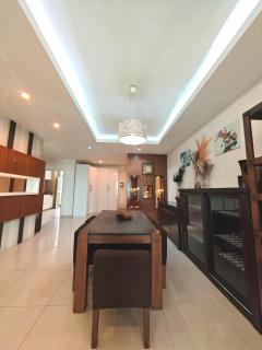 KLCC Elegant Homestay 4BR 12pax - 8