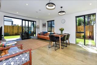 Latimer Central - Christchurch Holiday Homes - Christchurch - 2