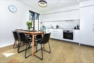 Latimer Central - Christchurch Holiday Homes - Christchurch - 4
