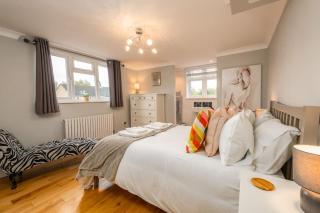 5bed hse with indoor pool and parking - Chesterton - 3