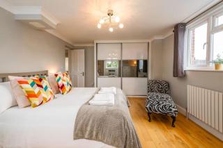 5bed hse with indoor pool and parking - Chesterton - 2