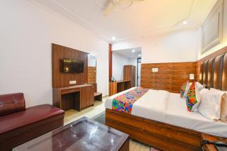 FabHotel Black Stone Palace - 2