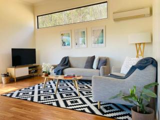 Architecturally Designed Rural Retreat - 9