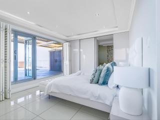 122 Camarque-Lavish lookout Penthouse - Umdloti - 2