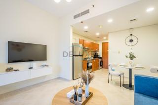 Chic Studio in The Crescent A, Dubai Production City by Deluxe Holiday Homes - Dubai - 2